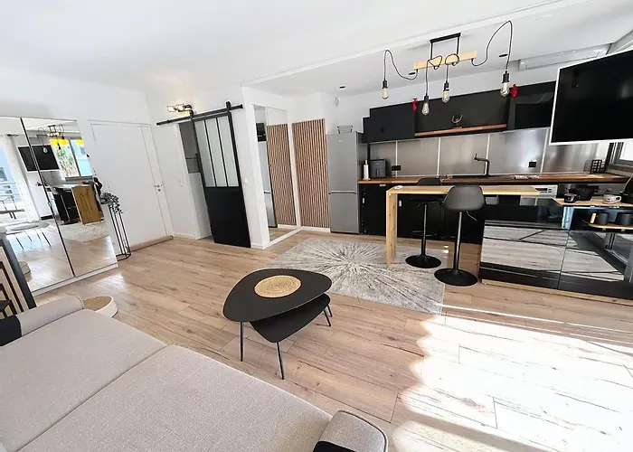 Beautifull With Balcony Rouaze Miramar 120 Cannes