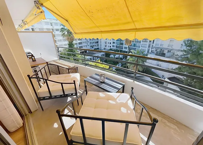 Beautifull With Balcony Rouaze Miramar 120 Cannes