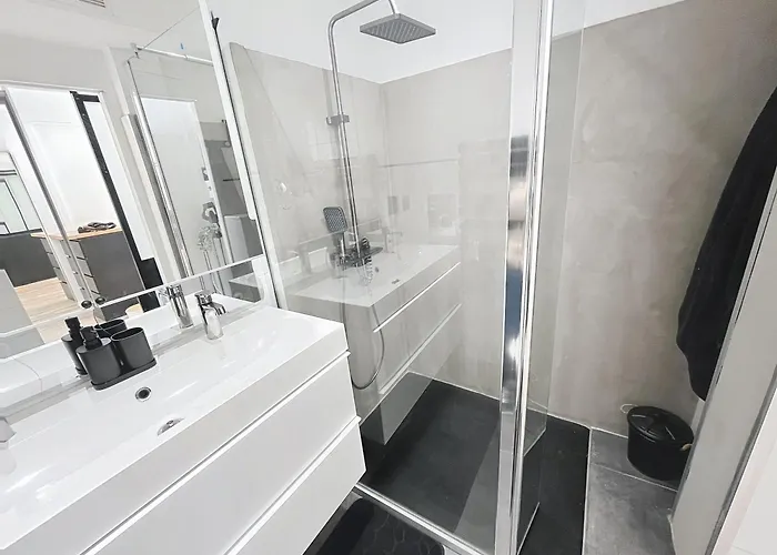 Beautifull With Balcony Rouaze Miramar 120 *