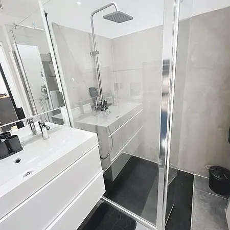 Beautifull With Balcony Rouaze Miramar 120 *
